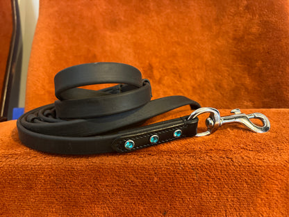 Biothane- Zügel mit Stegen und hellblauen Steinen