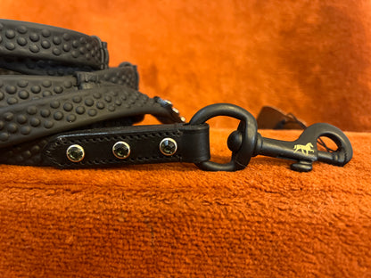 Biothane- Zügel mit Stegen und grauen Steinen